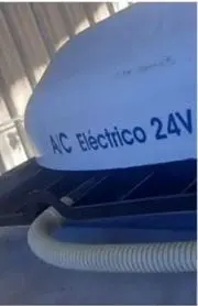 Equipo de aire acondicionado eléctrico de 24V instalado en el techo