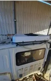 Equipo de escotilla instalado sobre la cabina de un camión